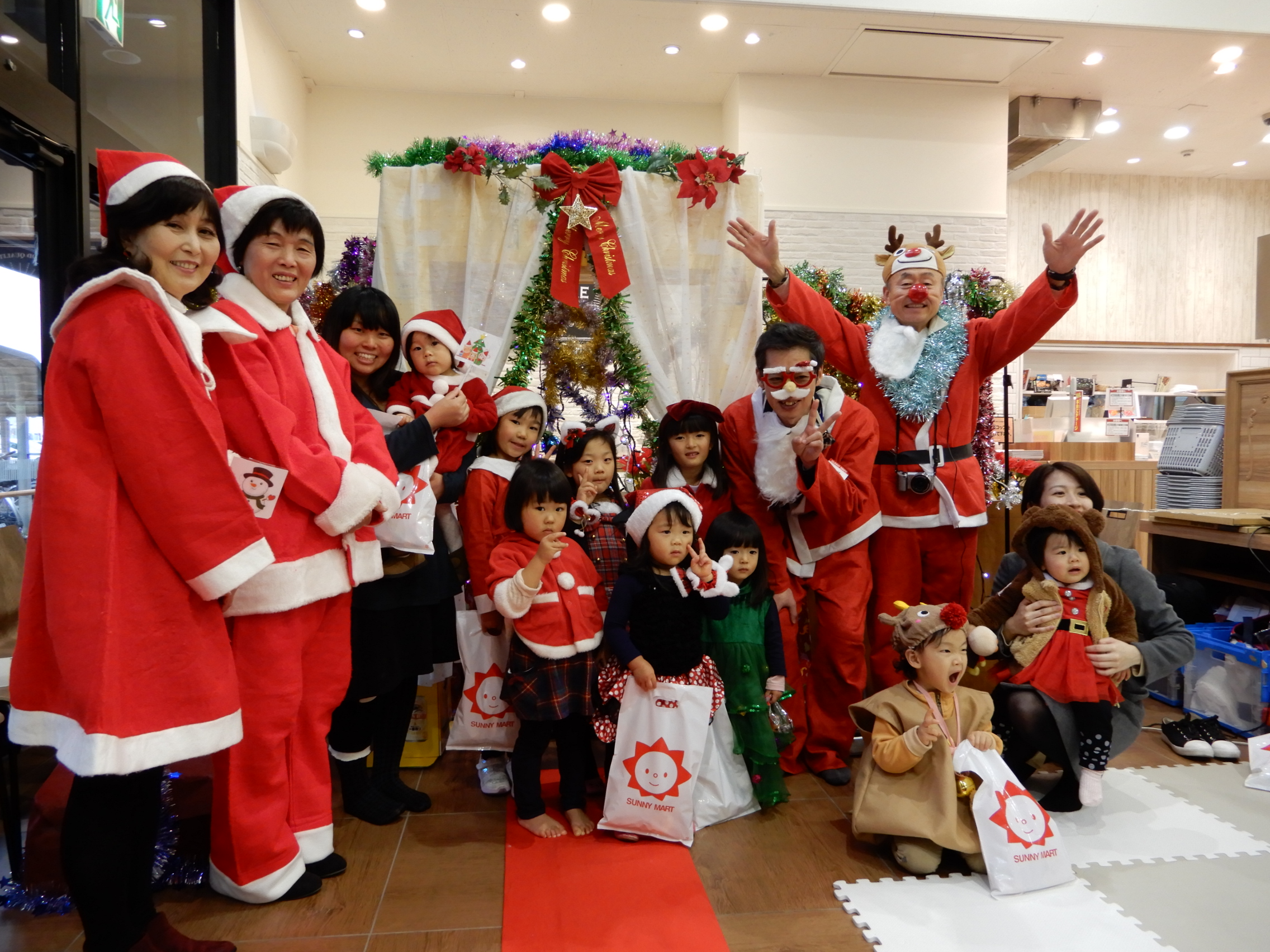 あぞの店＜ｸﾘｽﾏｽﾊﾟｰﾃｨｰ＞ | CR活動 | SUNNYMART［サニーマート］高知の